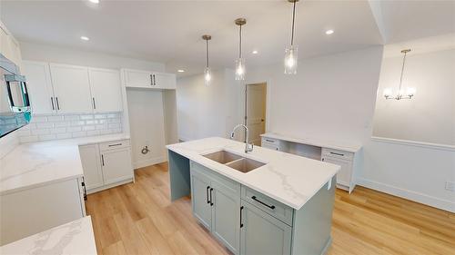 B-353 Legacy Lookout, Cranbrook, BC - Indoor Photo Showing Kitchen With Double Sink With Upgraded Kitchen