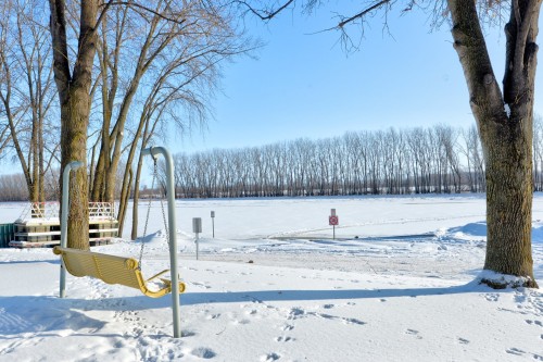 Vue sur l'eau - 860 Rue De Frontenac, Berthierville, QC - Outdoor With View