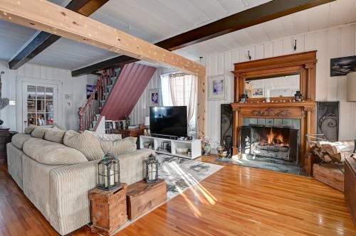 Salon - 860 Rue De Frontenac, Berthierville, QC - Indoor Photo Showing Living Room With Fireplace