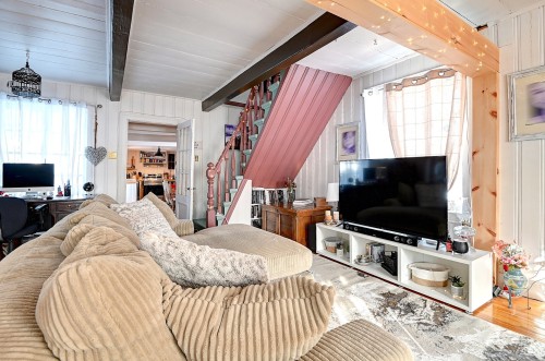 Salon - 860 Rue De Frontenac, Berthierville, QC - Indoor Photo Showing Living Room