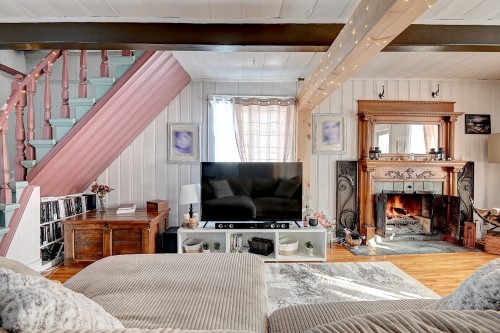 Salon - 860 Rue De Frontenac, Berthierville, QC - Indoor Photo Showing Living Room With Fireplace