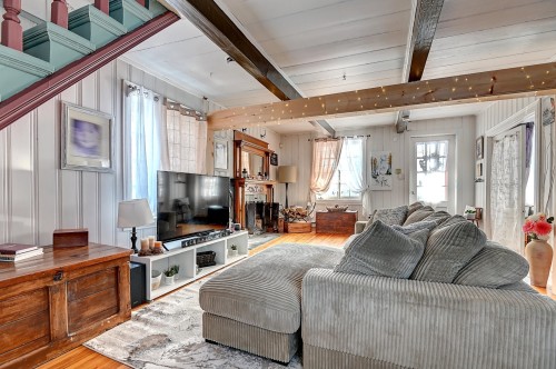 Salon - 860 Rue De Frontenac, Berthierville, QC - Indoor Photo Showing Living Room