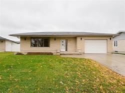 77 Massena CR  Winnipeg, MB R2P 0K8