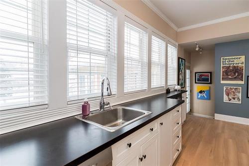 45 Renfrew St, Winnipeg, MB 