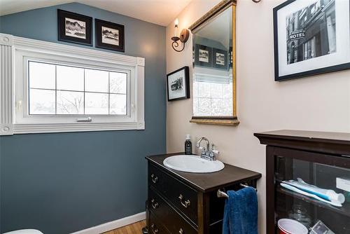 45 Renfrew St, Winnipeg, MB 