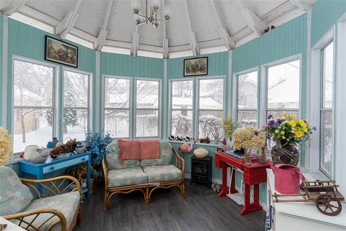 45 Renfrew St, Winnipeg, MB 