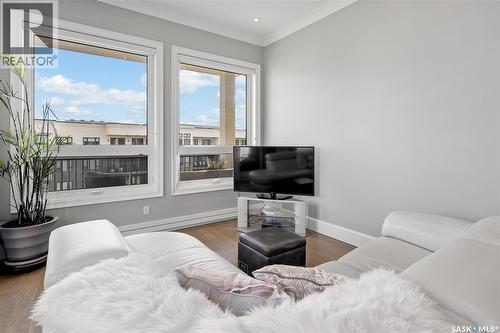 306 404 Cartwright Street, Saskatoon, SK - Indoor Photo Showing Living Room