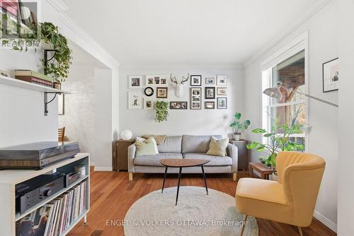 364 Arlington Avenue, Ottawa, ON - Indoor Photo Showing Living Room