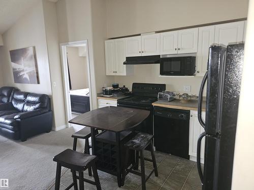 7511 171 St Nw, Edmonton, AB - Indoor Photo Showing Kitchen