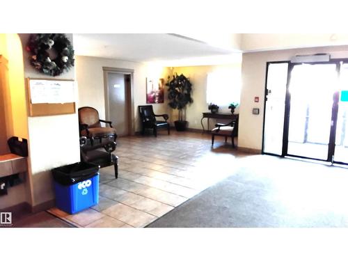 7511 171 St Nw, Edmonton, AB - Indoor