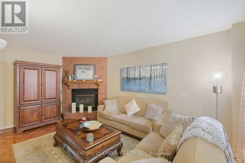 418 Chieftan Circle, Mississauga, ON - Indoor Photo Showing Living Room With Fireplace