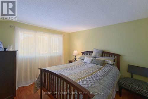 418 Chieftan Circle, Mississauga, ON - Indoor Photo Showing Bedroom