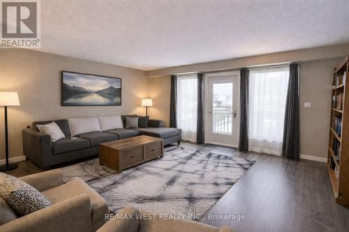 662 Balsam Crescent, Oshawa, ON - Indoor Photo Showing Living Room