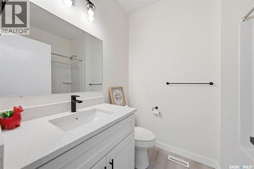 1401 23Rd Street, Saskatoon, SK - Indoor Photo Showing Bathroom
