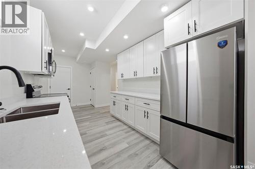 1401 23Rd Street, Saskatoon, SK - Indoor Photo Showing Kitchen With Double Sink With Upgraded Kitchen
