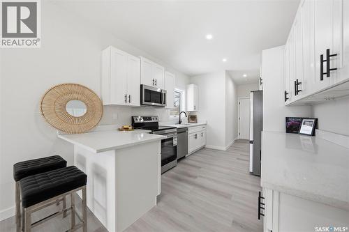 1401 23Rd Street, Saskatoon, SK - Indoor Photo Showing Kitchen With Upgraded Kitchen