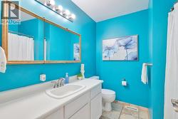 Full bathroom on the main level - 