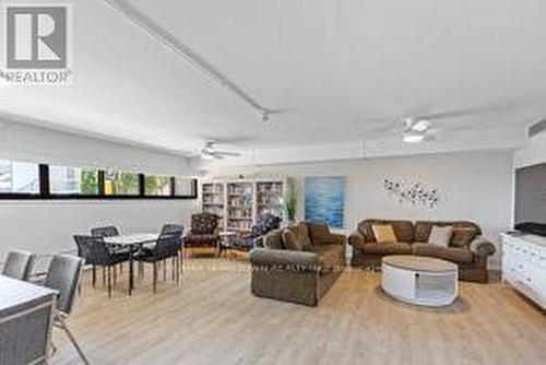 406 - 109 King Street E, Brockville, ON - Indoor Photo Showing Living Room