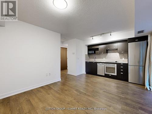1717 - 275 Village Green Square, Toronto, ON - Indoor Photo Showing Kitchen