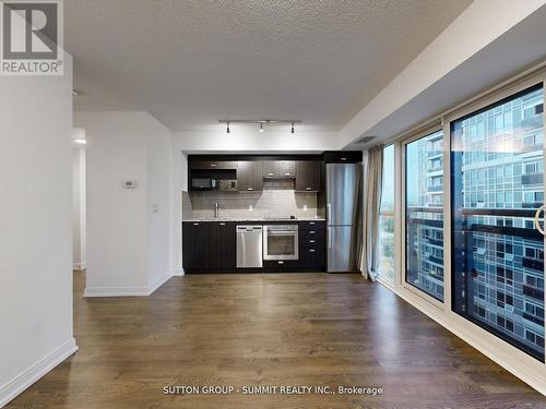 1717 - 275 Village Green Square, Toronto, ON - Indoor Photo Showing Kitchen