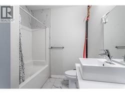 Suite Full Bathroom - 