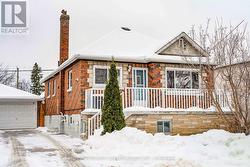 137 BANTING AVENUE  Oshawa, ON L1H 2M5