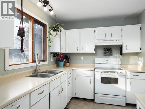 3011 Christopher Crescent, Prince George, BC - Indoor Photo Showing Kitchen With Double Sink