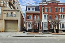 4A PORTLAND STREET  Toronto, ON M5V 3N6