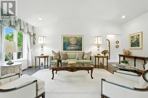 1104 Crofton Way, Burlington, ON - Indoor Photo Showing Living Room