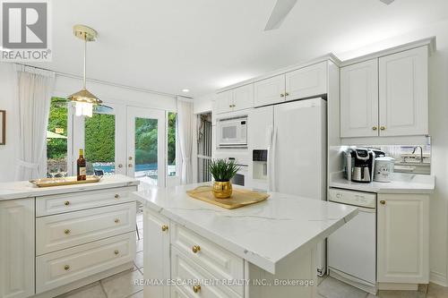 1104 Crofton Way, Burlington, ON - Indoor Photo Showing Kitchen