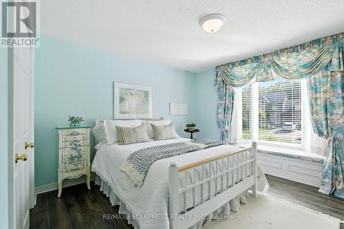 1104 Crofton Way, Burlington, ON - Indoor Photo Showing Bedroom