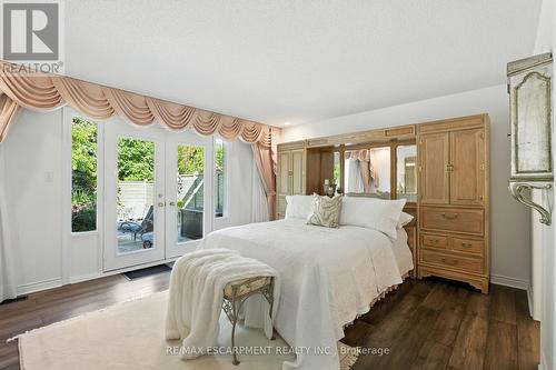 1104 Crofton Way, Burlington, ON - Indoor Photo Showing Bedroom