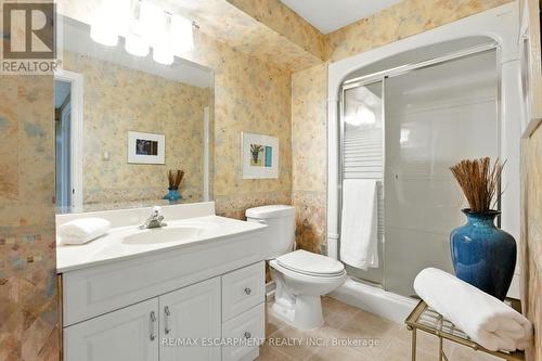 1104 Crofton Way, Burlington, ON - Indoor Photo Showing Bathroom
