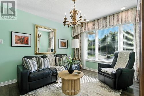 1104 Crofton Way, Burlington, ON - Indoor Photo Showing Living Room