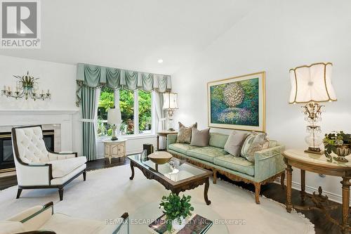 1104 Crofton Way, Burlington, ON - Indoor Photo Showing Living Room