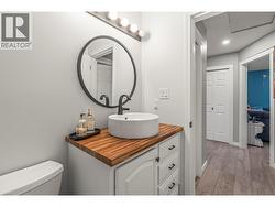 Newly renovated main  bathroom - 