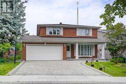 89 WHITEHORN CRESCENT  Toronto, ON M2J 3B1
