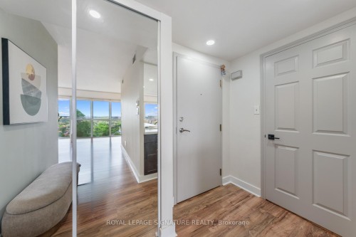 Lph4-880 Dundas Street W, Mississauga, ON - Indoor Photo Showing Other Room