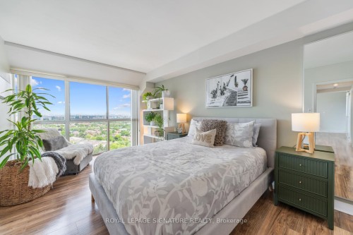 Lph4-880 Dundas Street W, Mississauga, ON - Indoor Photo Showing Bedroom