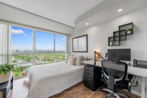 Lph4-880 Dundas Street W, Mississauga, ON - Indoor Photo Showing Bedroom
