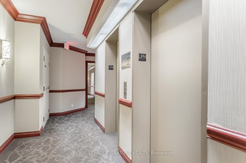 Lph4-880 Dundas Street W, Mississauga, ON - Indoor Photo Showing Other Room