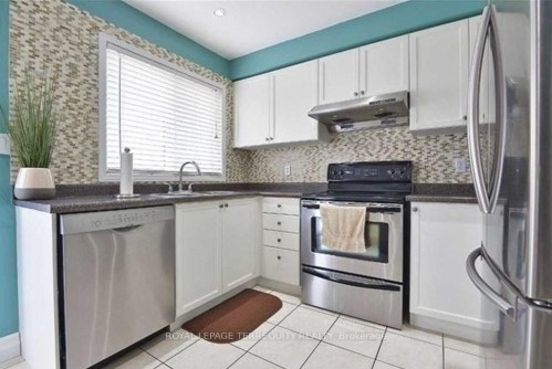 3240 Hunters Glen, Mississauga, ON - Indoor Photo Showing Kitchen With Stainless Steel Kitchen