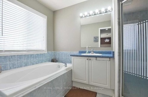 3240 Hunters Glen, Mississauga, ON - Indoor Photo Showing Bathroom