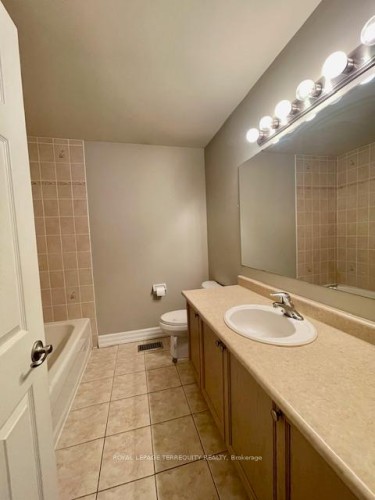 3240 Hunters Glen, Mississauga, ON - Indoor Photo Showing Bathroom