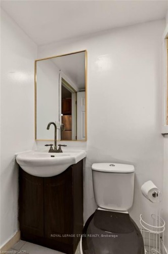 163 Hope Avenue, Hamilton, ON - Indoor Photo Showing Bathroom