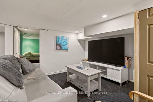 163 Hope Avenue, Hamilton, ON - Indoor Photo Showing Living Room