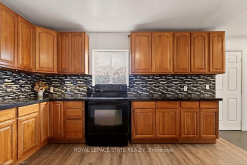 163 Hope Avenue, Hamilton, ON - Indoor Photo Showing Kitchen