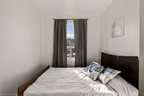 163 Hope Avenue, Hamilton, ON - Indoor Photo Showing Bedroom