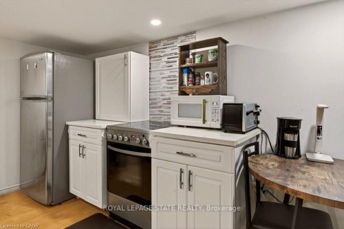 163 Hope Avenue, Hamilton, ON - Indoor Photo Showing Kitchen