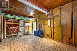 Garage/storage space - 